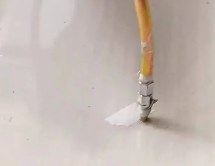 义马瓷砖空鼓维修公司专业解答在瓷砖铺贴过程中，如果使用的砂料过粗（如全部使用了粗砂），可能会导致以下问题